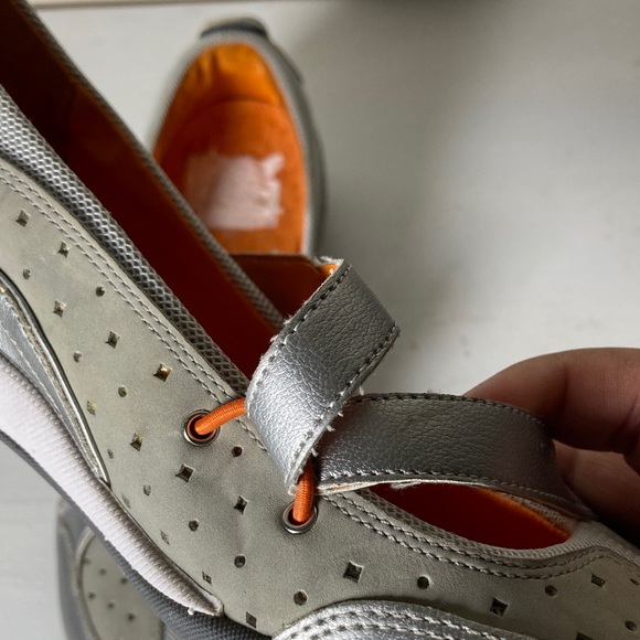 Privo by Clarks Women's Comfort Flat Slip-On Shoes Size 9.5M White Silver Casual - Picture 12 of 15